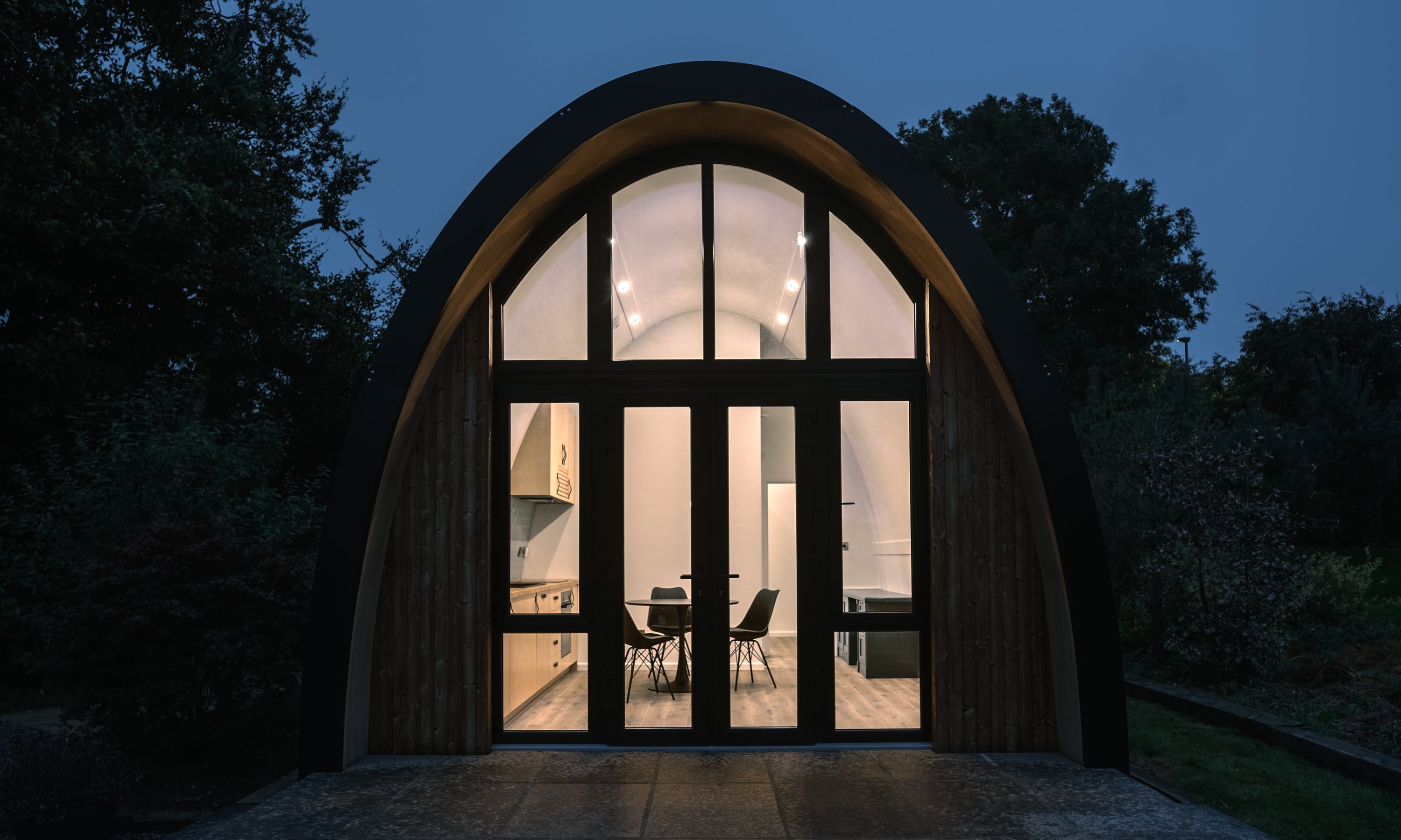 The dramatic design for a modular prefab home by designer Garvan de Bruir.
For buildings of 30 sqm to 45sqm in size for planning permission exemption in Ireland. Suitable as 1 bedroom or 2 bedroom dwelling units.
The curving shell structure is influenced by timber aircraft design. The interior created is a tall satisfying space.