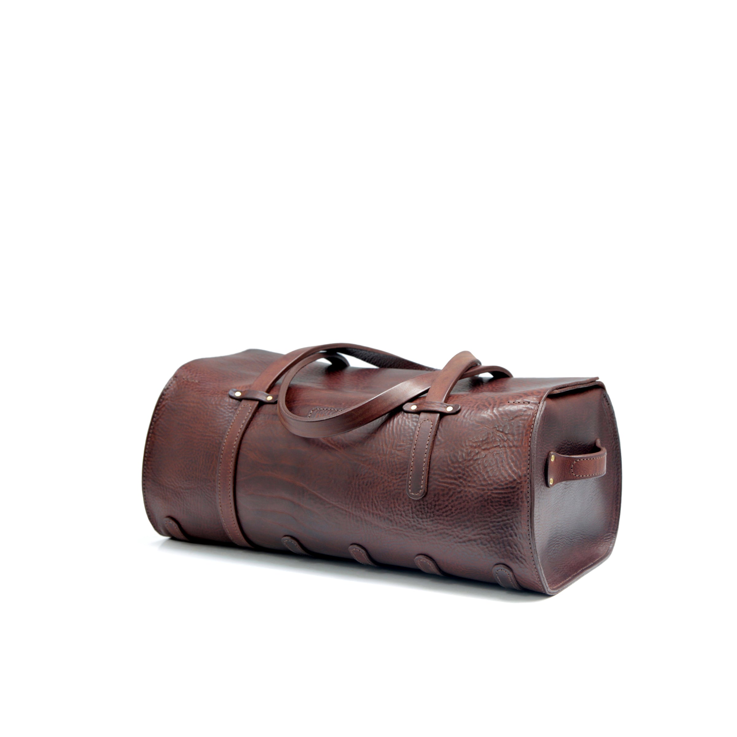 A rugged chic effect is achieved by combining the a deep character grain leather with the classic DE BRUIR craft values of this Duffle Bag. 