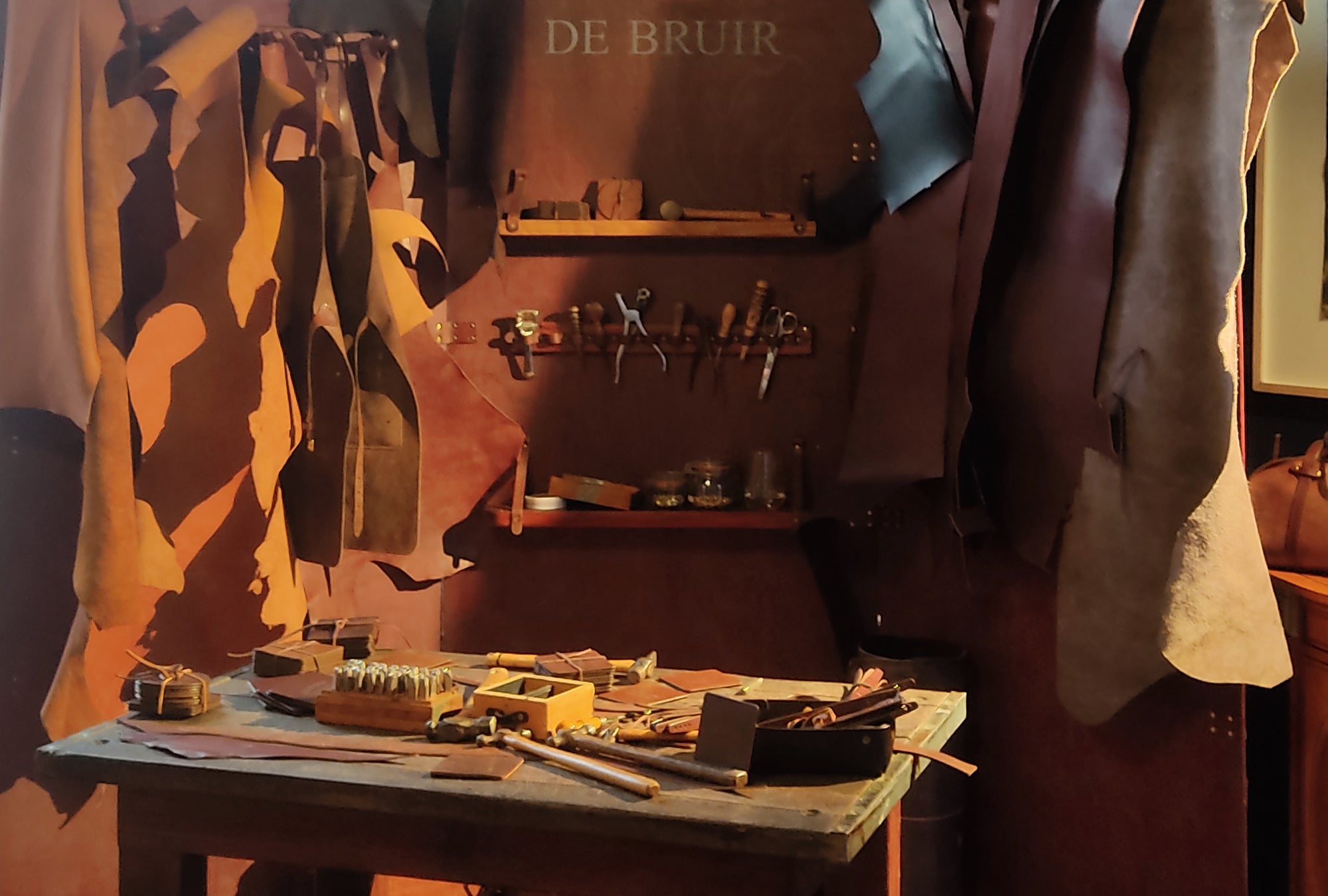 Image of the pop-up workshop frame that the DE BRUIR Atelier uses for events. 