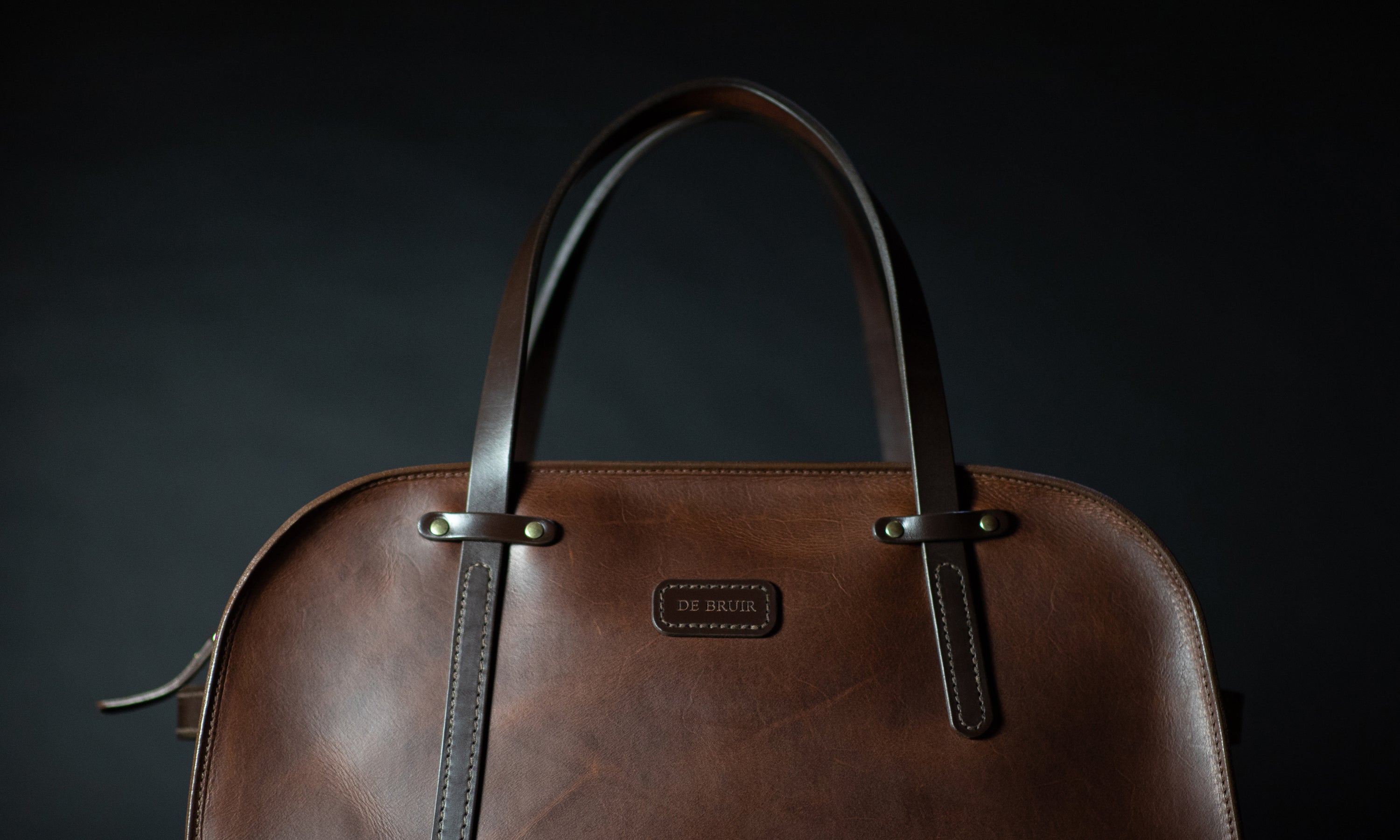 Irish handmade leather bag by DE BRUIR designed for luxury corporate gifts