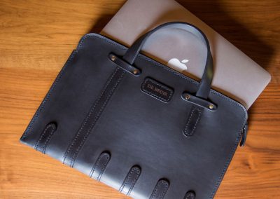 DE-BRUIR-Leather-Laptop-Carrier-13